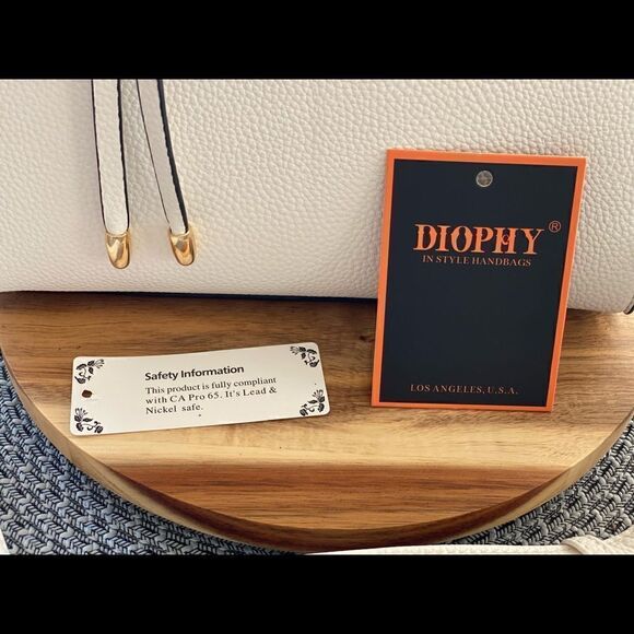 👜DIOPHY WHITE HANDBAG/PURSE w/white and pearl flower charm.  Adjustable strap. - Picture 8 of 11